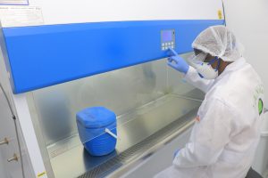 HOTTE EN SALLE DE RECEPTION DES ECHANTILLONS