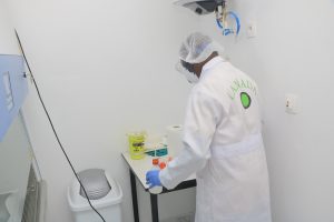 HOTTE EN SALLE DE RECEPTION DES ECHANTILLONS