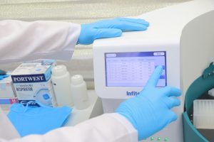 MANIPULATION D'UN EXTRACTEUR AUTOMATIQUE