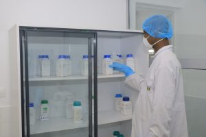 ARMOIRE DE RANGEMENT DES MILIEUX DE CULTURE