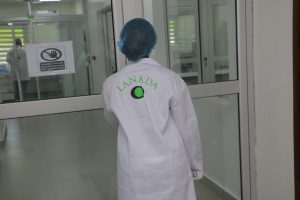 COULOIR DU LABORATOIRE DE VIROLOGIE