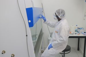 HOTTE EN SALLE DE RECEPTION DES ECHANTILLONS