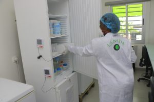 MANIPULATION EN SALLE DE SEROLOGIE EN VIROLOGIE