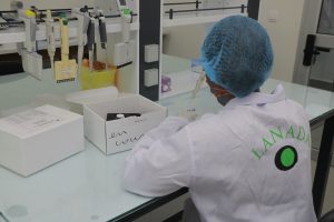 MANIPULATION EN SALLE DE SEROLOGIE EN VIROLOGIE