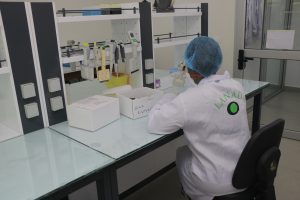 MANIPULATION EN SALLE DE SEROLOGIE EN VIROLOGIE