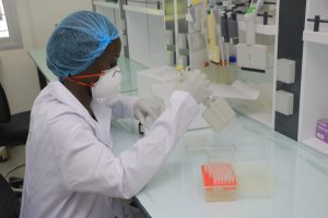 MANIPULATION EN SALLE DE SEROLOGIE EN VIROLOGIE