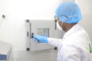 SAS ENTRE LA SALLE DE PRISE D'ESSAI ET LA SALLE D'ENSEMENSEMENT