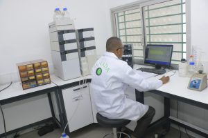 UN AGENT AU POSTE DE DOSAGE DE L'HISTAMINE